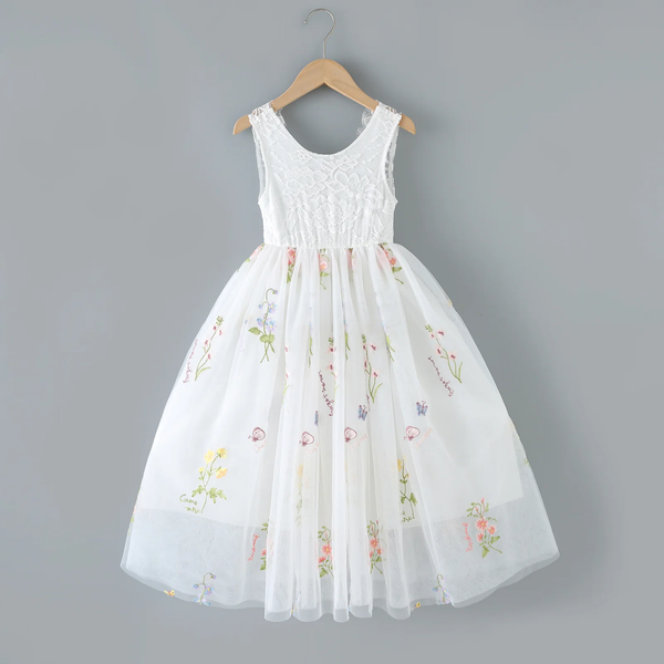 Fall &amp; Winter Wedding Trends: Matching Flower Girl Dresses with the Bridal Party